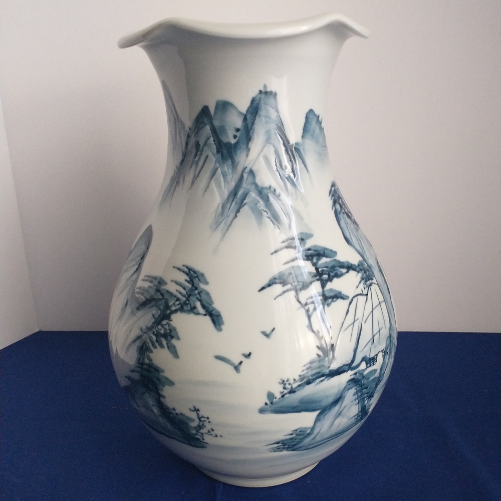 Vintage Etched Asian Vase 10.5"H💵 Just Discounted 💵